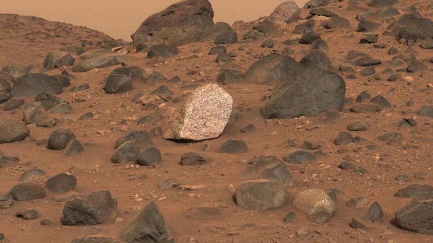 NASA毅力号在火星上发现神秘石块